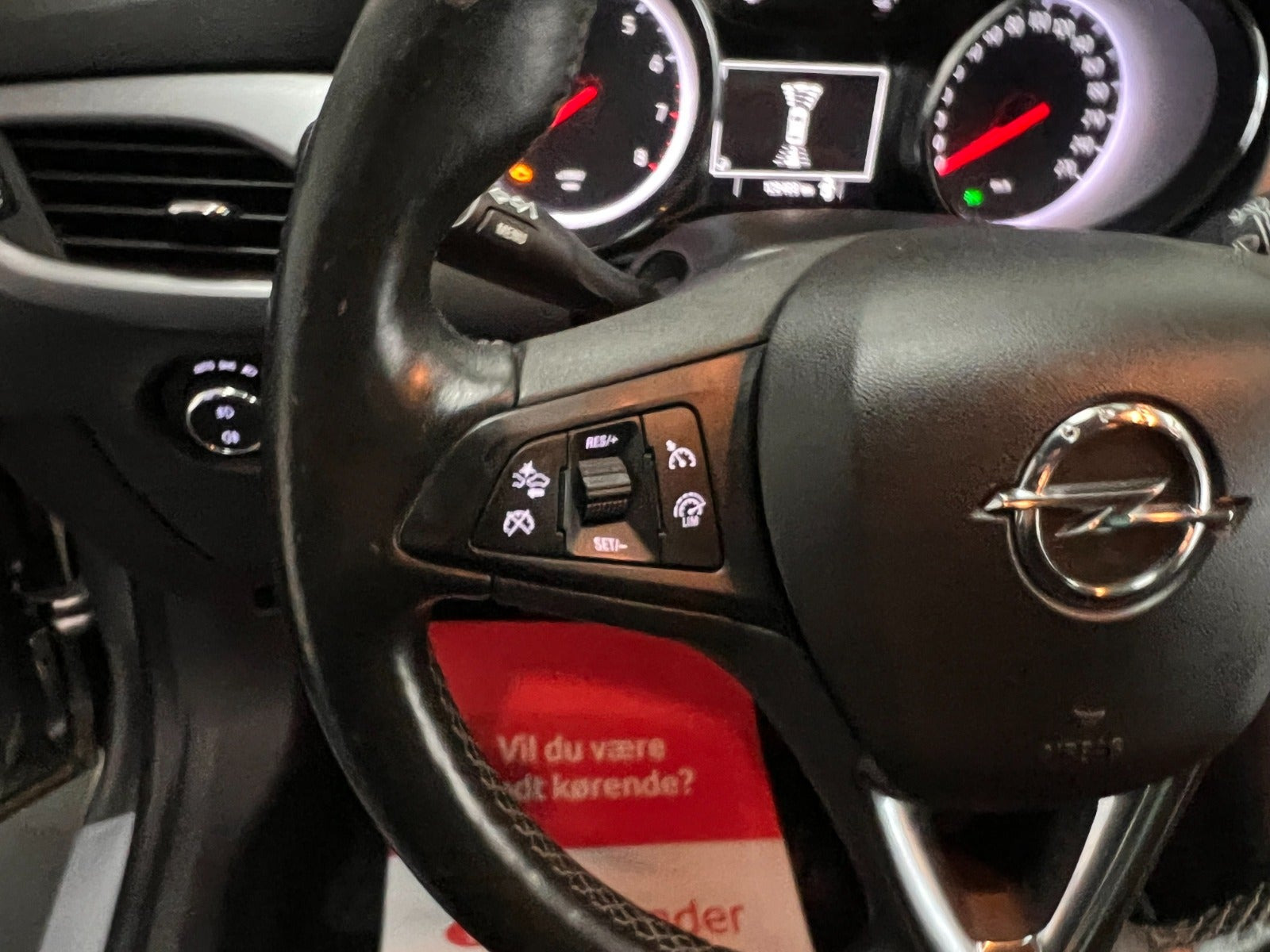 Grå Opel Astra fra 2017