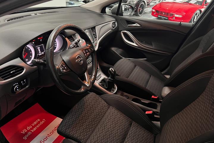 Grå Opel Astra fra 2017