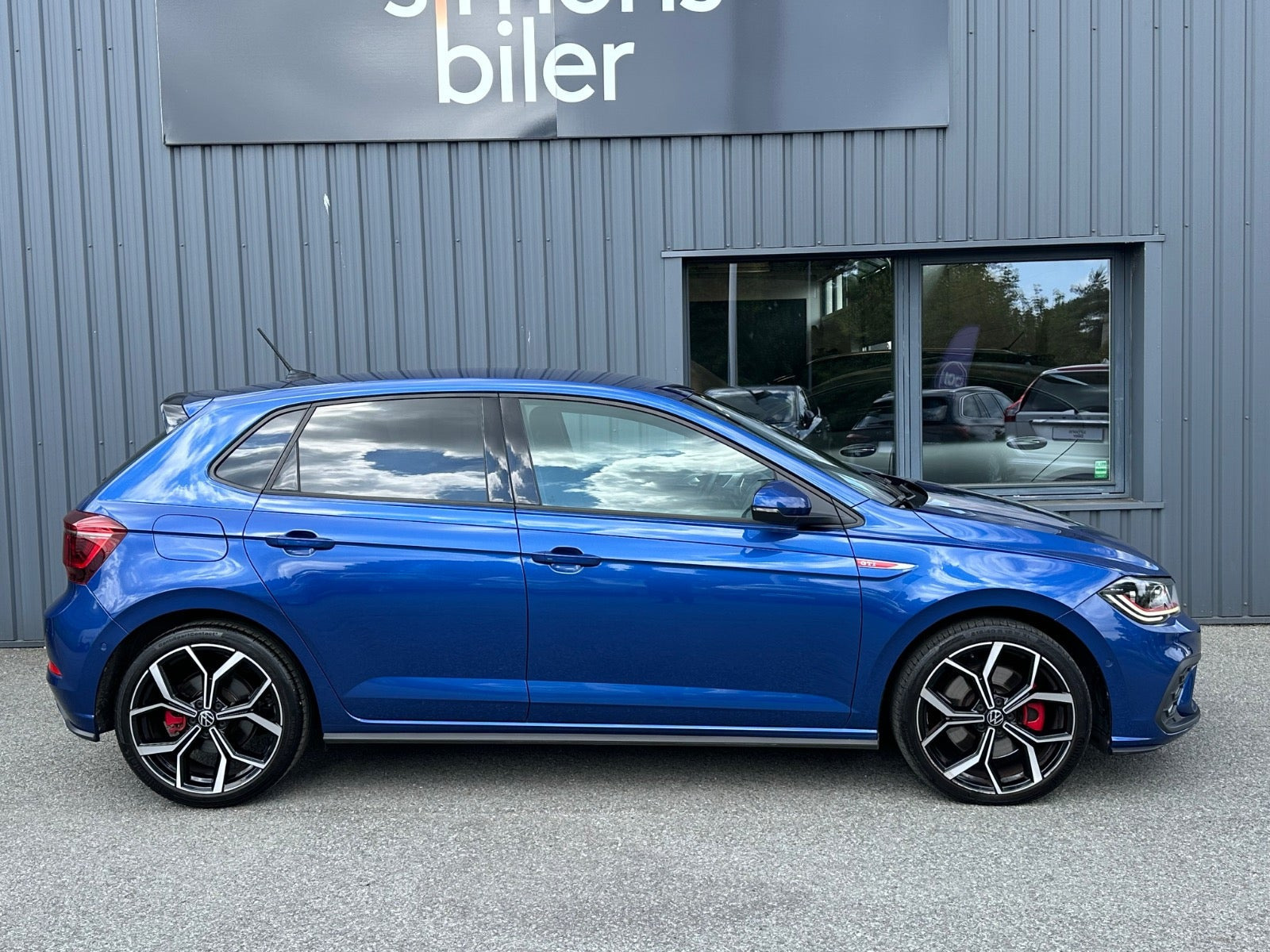 Blå VW Polo fra 2022