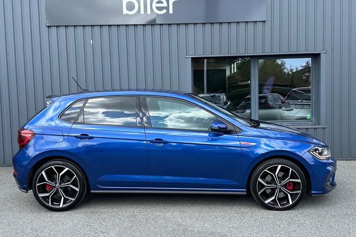 Blå VW Polo fra 2022