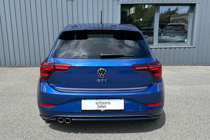 Blå VW Polo fra 2022