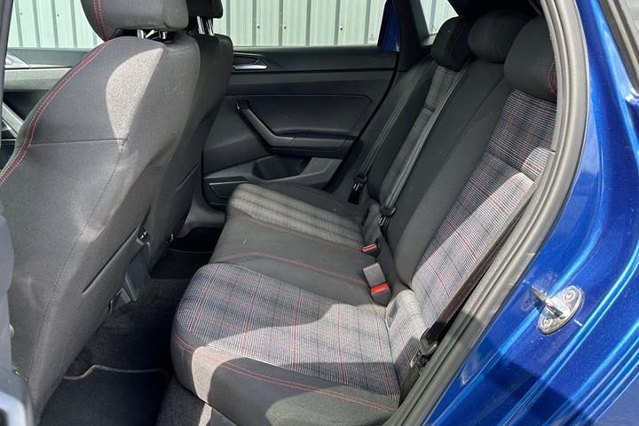Blå VW Polo fra 2022