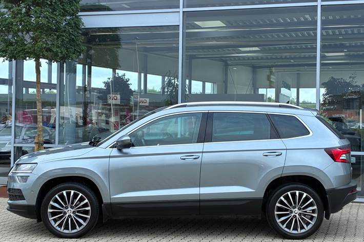 Grå Skoda Karoq fra 2019