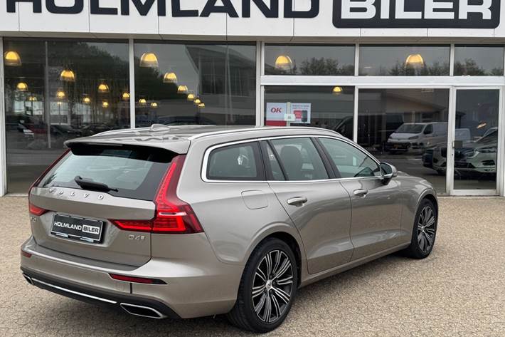 Beige Volvo V60 fra 2019