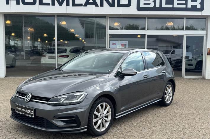 Grå VW Golf VII fra 2018