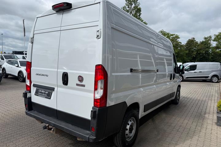 Hvid Fiat Ducato 35 fra 2023