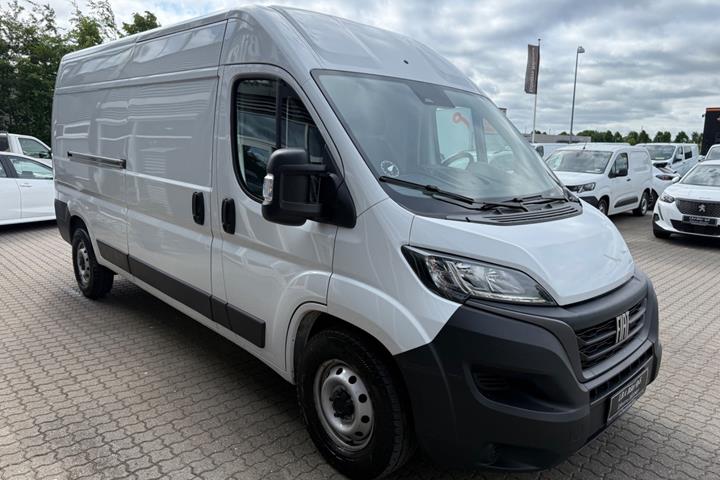 Hvid Fiat Ducato 35 fra 2023