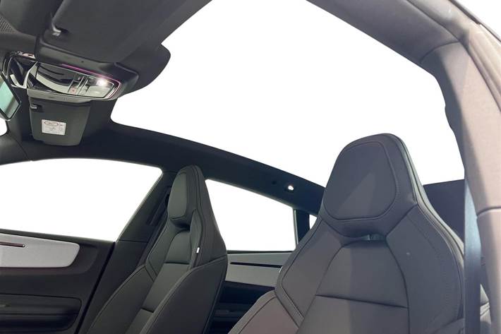 Sort Polestar 4 fra 2025