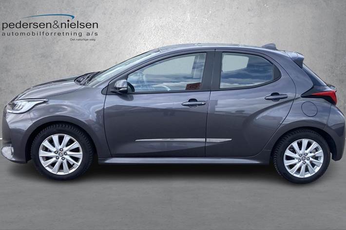 Sort Toyota Yaris fra 2021