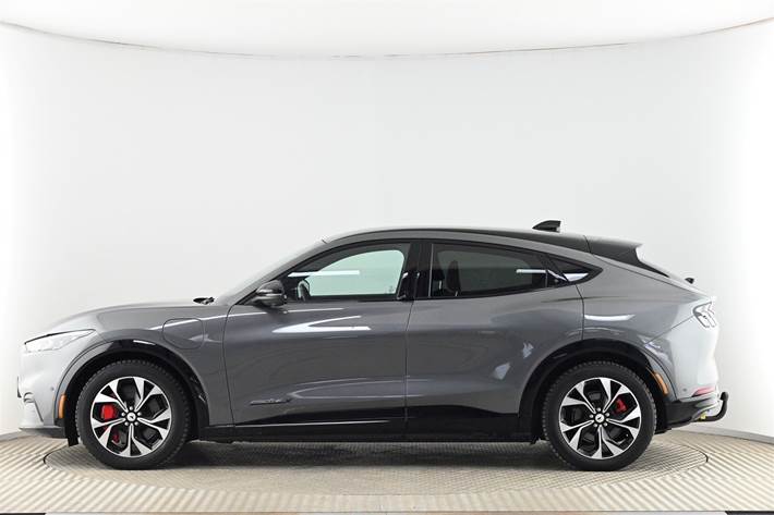 Grå Ford Mustang Mach-E fra 2024