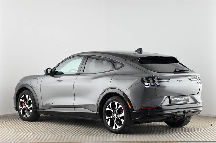 Grå Ford Mustang Mach-E fra 2024