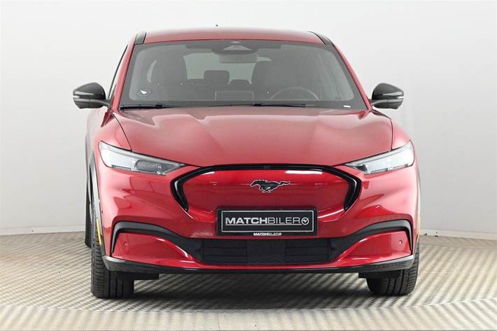 Rød Ford Mustang Mach-E fra 2024