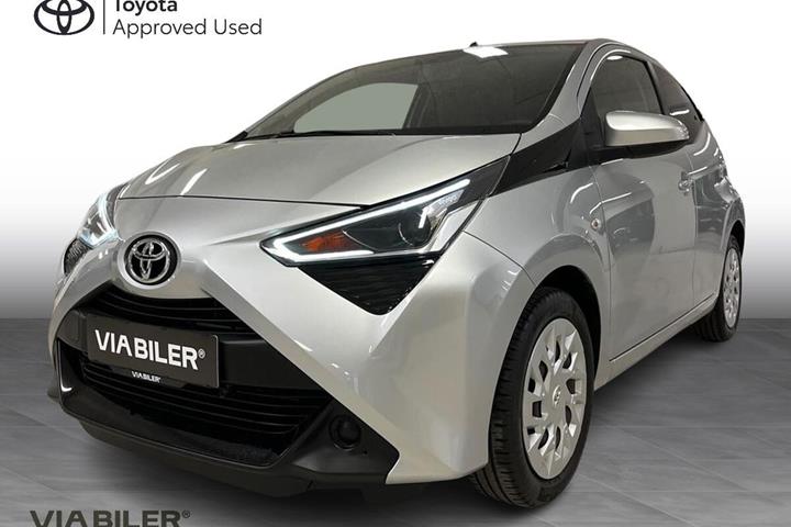 Sølv Toyota Aygo fra 2020 set udefra