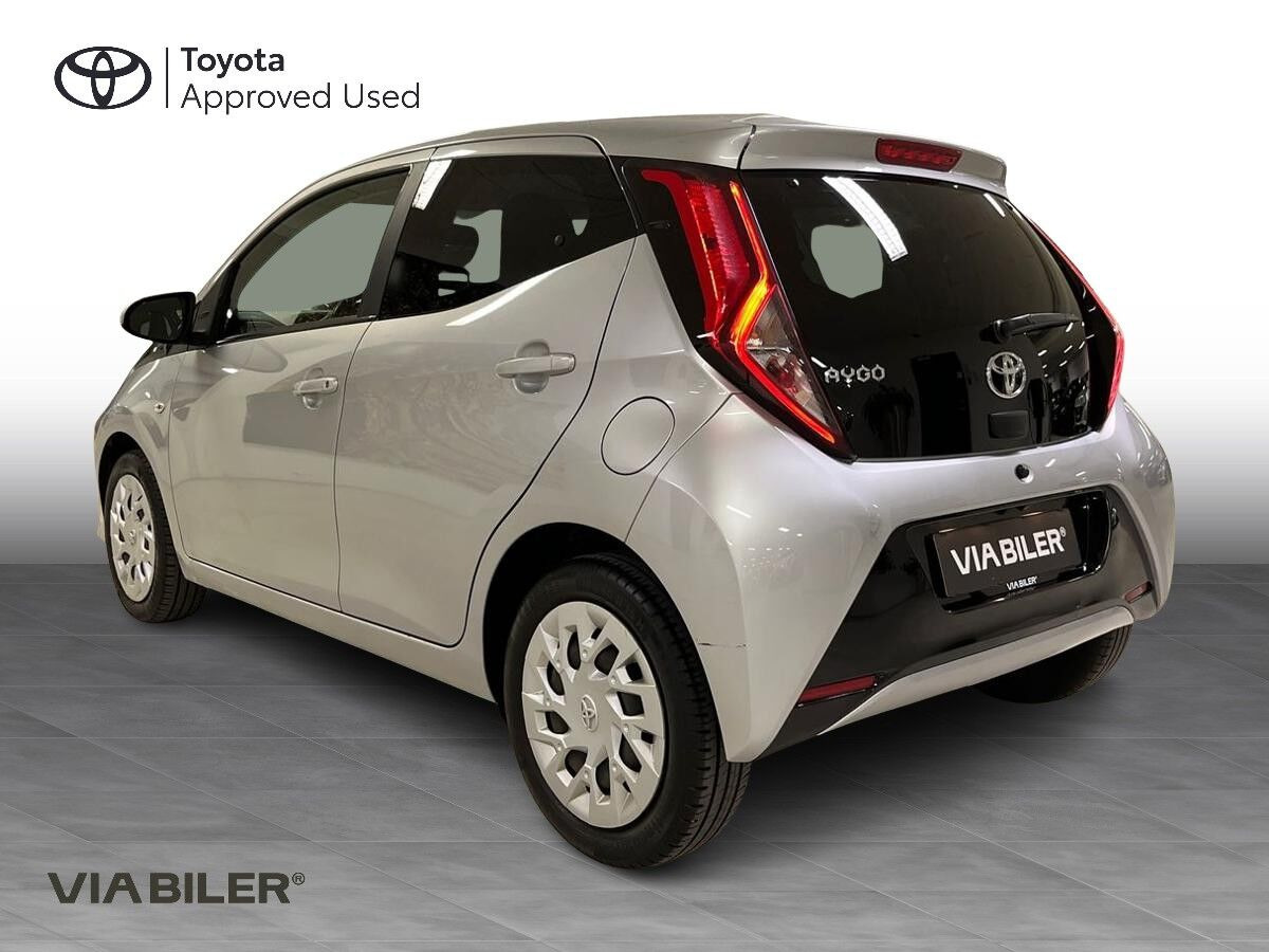 Sølv Toyota Aygo fra 2020