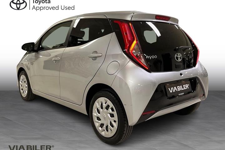 Sølv Toyota Aygo fra 2020