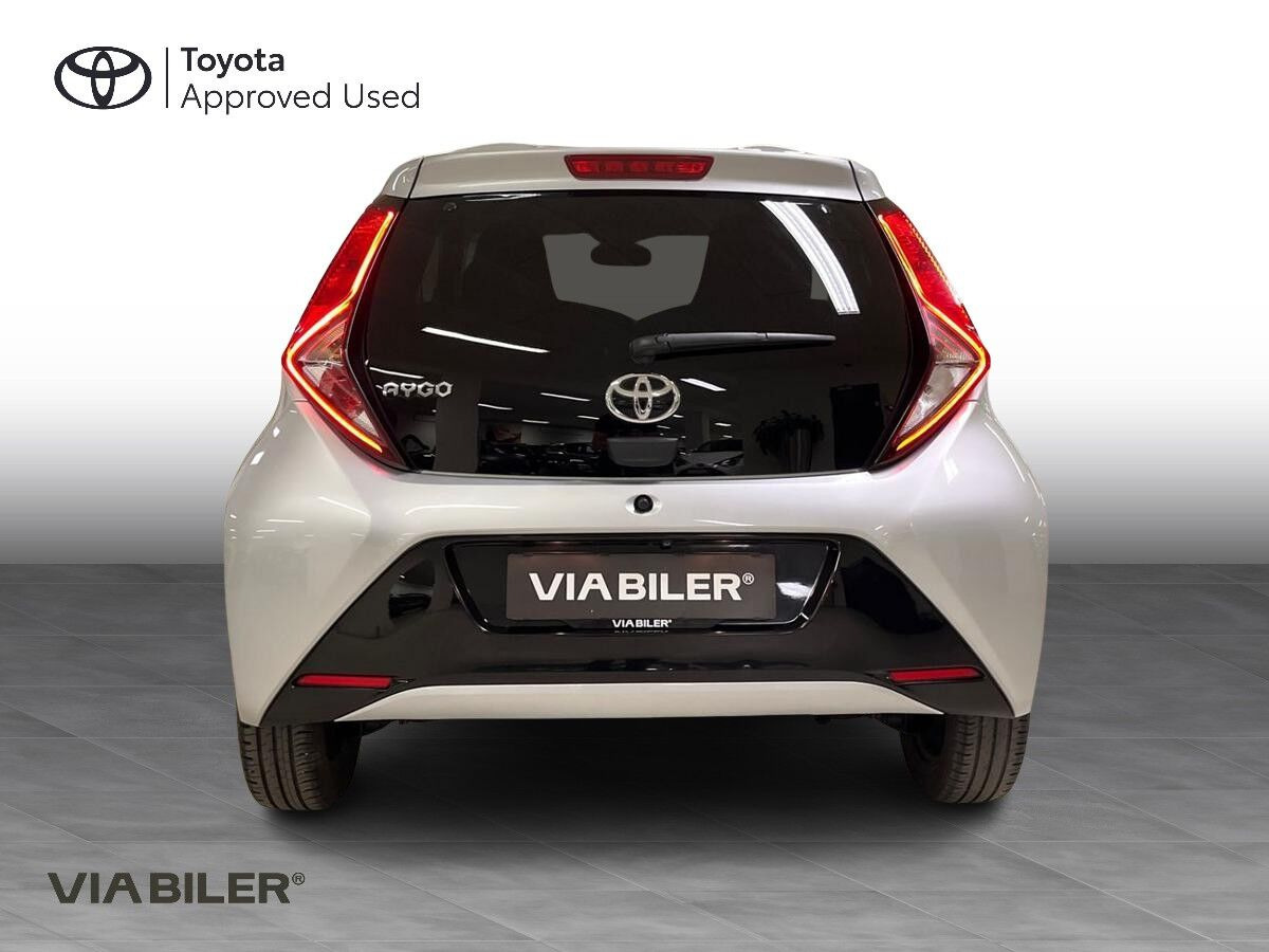 Sølv Toyota Aygo fra 2020