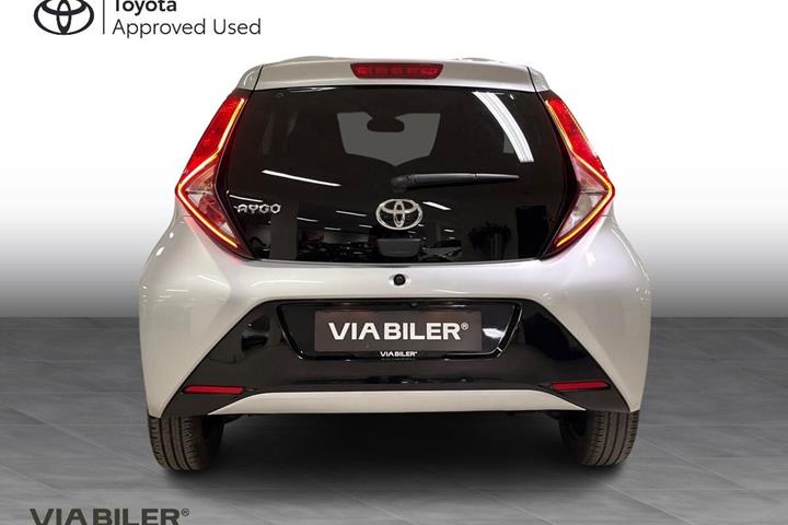 Sølv Toyota Aygo fra 2020