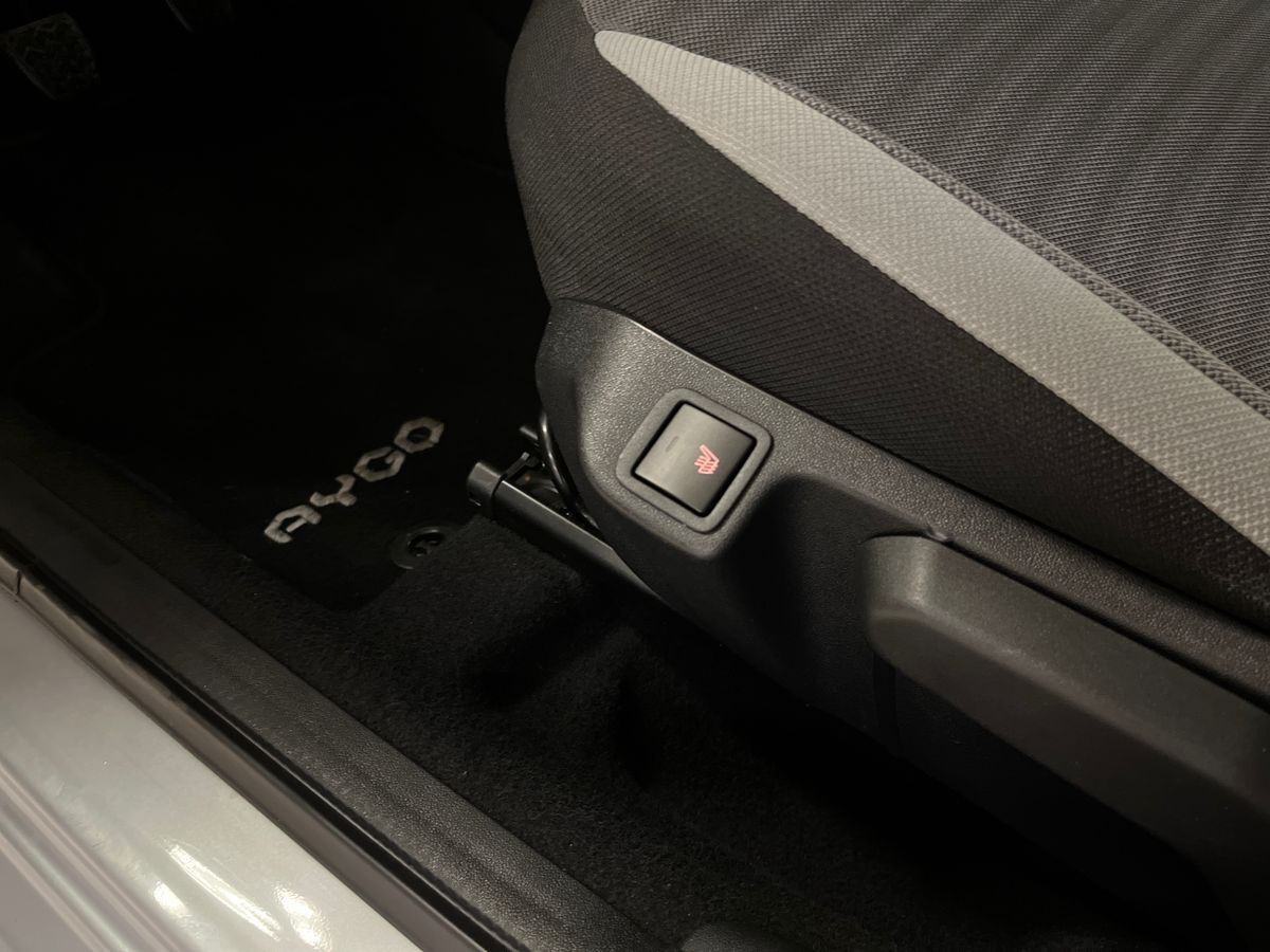 Sølv Toyota Aygo fra 2020