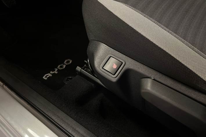 Sølv Toyota Aygo fra 2020