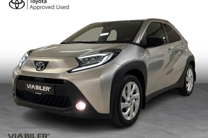 Sølv Toyota Aygo X fra 2022