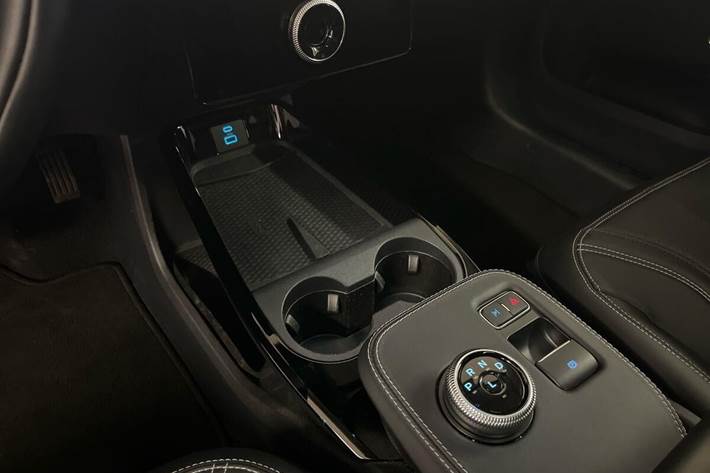 Blå Ford Mustang Mach-E fra 2023
