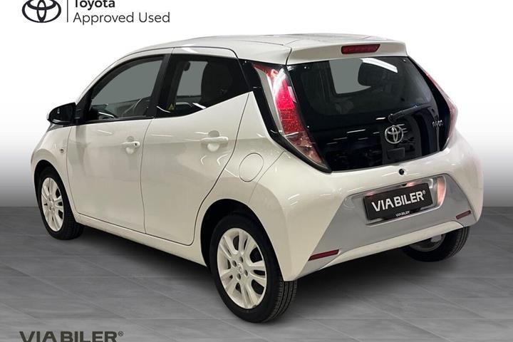 Hvid Toyota Aygo fra 2016