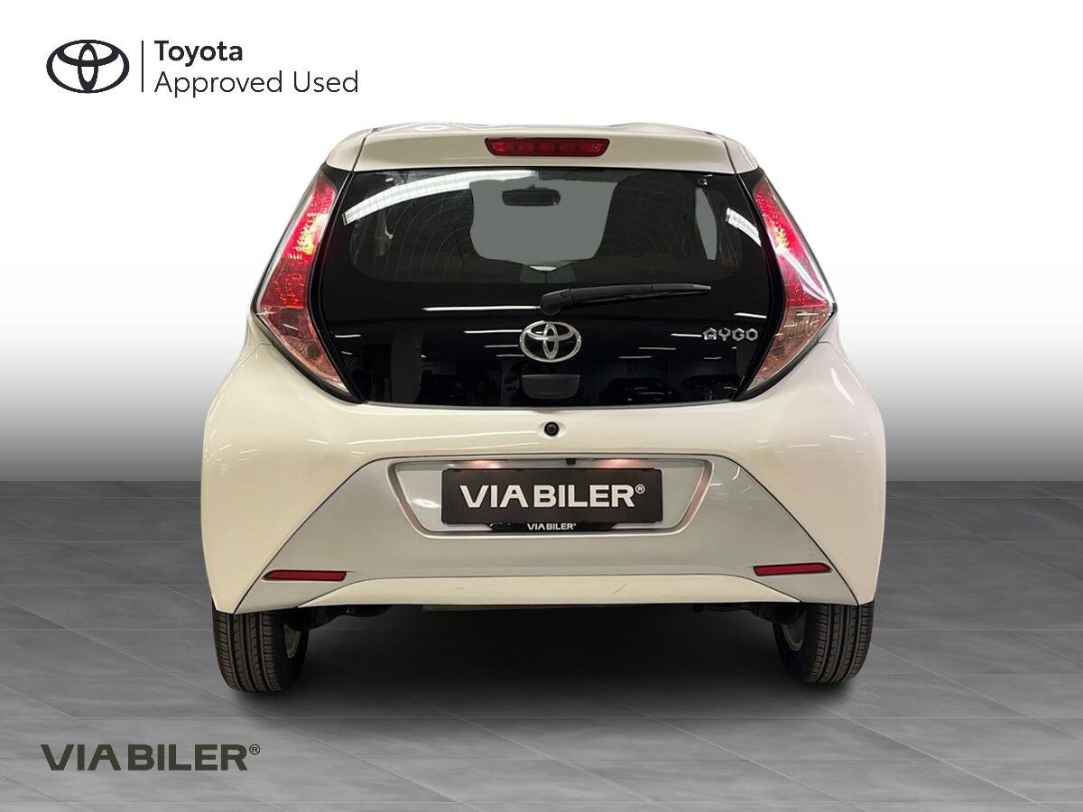 Hvid Toyota Aygo fra 2016