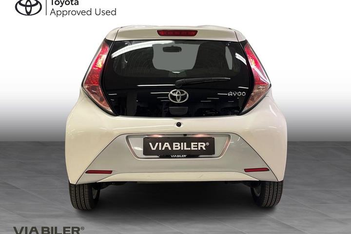 Hvid Toyota Aygo fra 2016