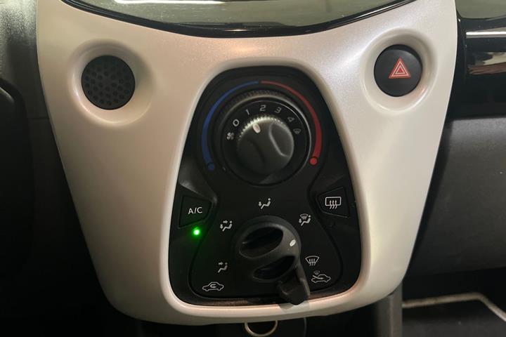 Hvid Toyota Aygo fra 2016