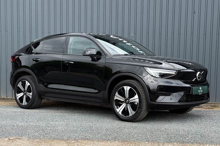 Sort Volvo C40 fra 2023 set udefra