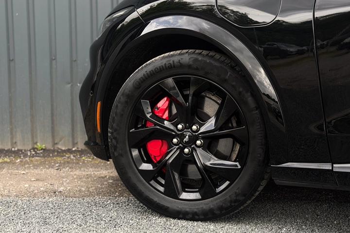 Sort Ford Mustang Mach-E fra 2023