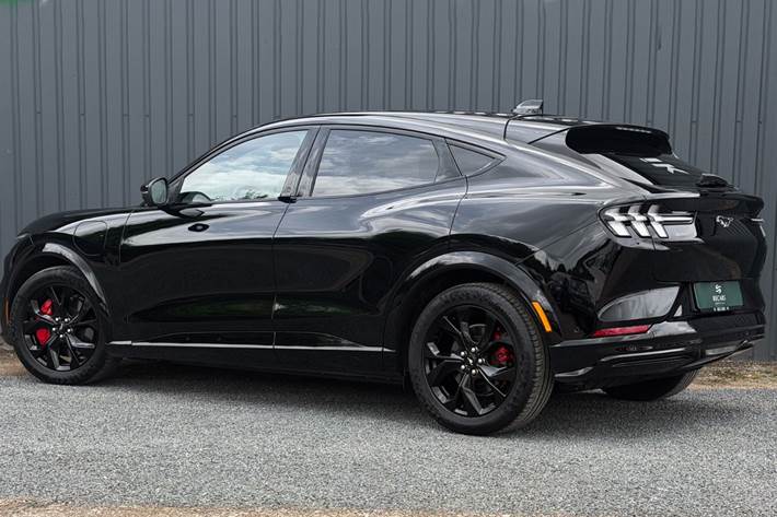 Sort Ford Mustang Mach-E fra 2023