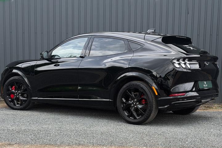 Sort Ford Mustang Mach-E fra 2023