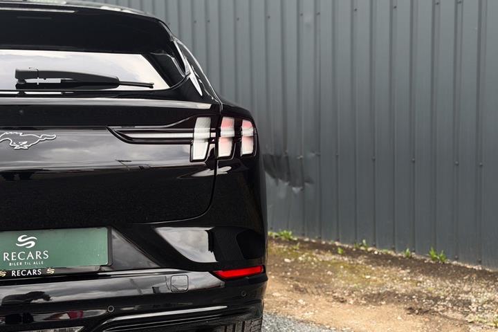 Sort Ford Mustang Mach-E fra 2023