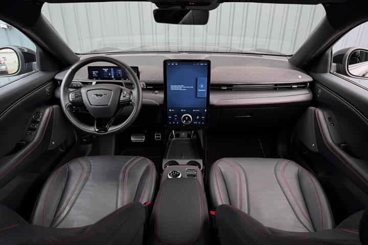 Sort Ford Mustang Mach-E fra 2023