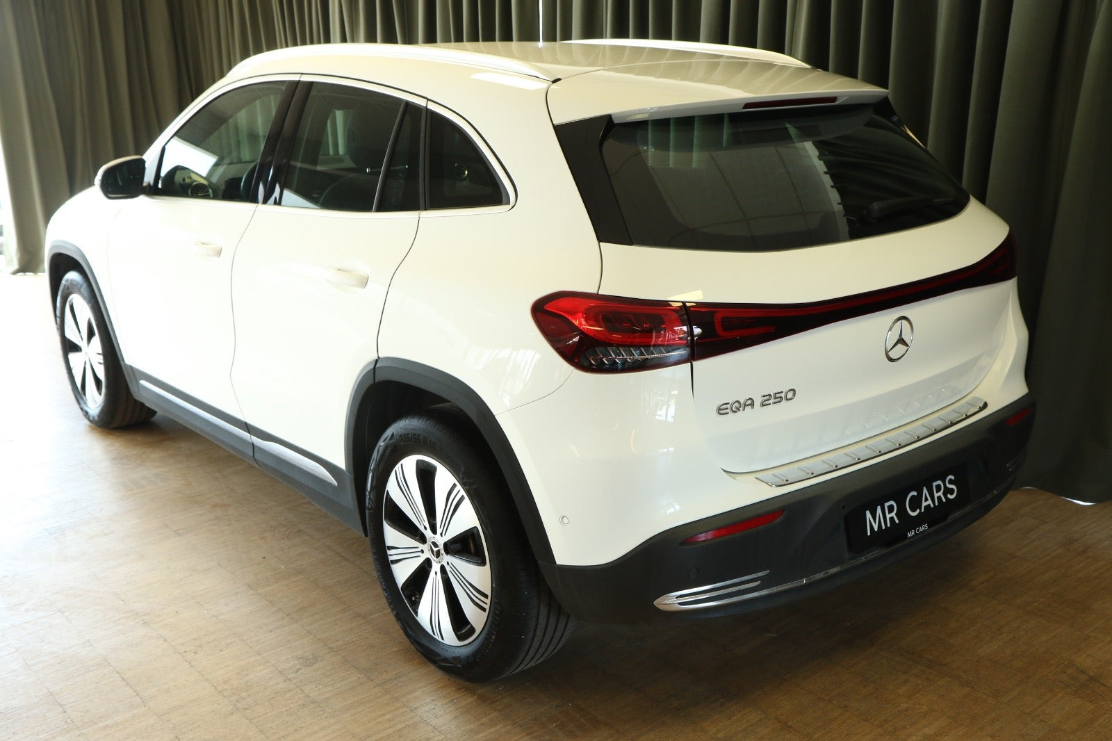 Grøn Mercedes EQA250 fra 2023