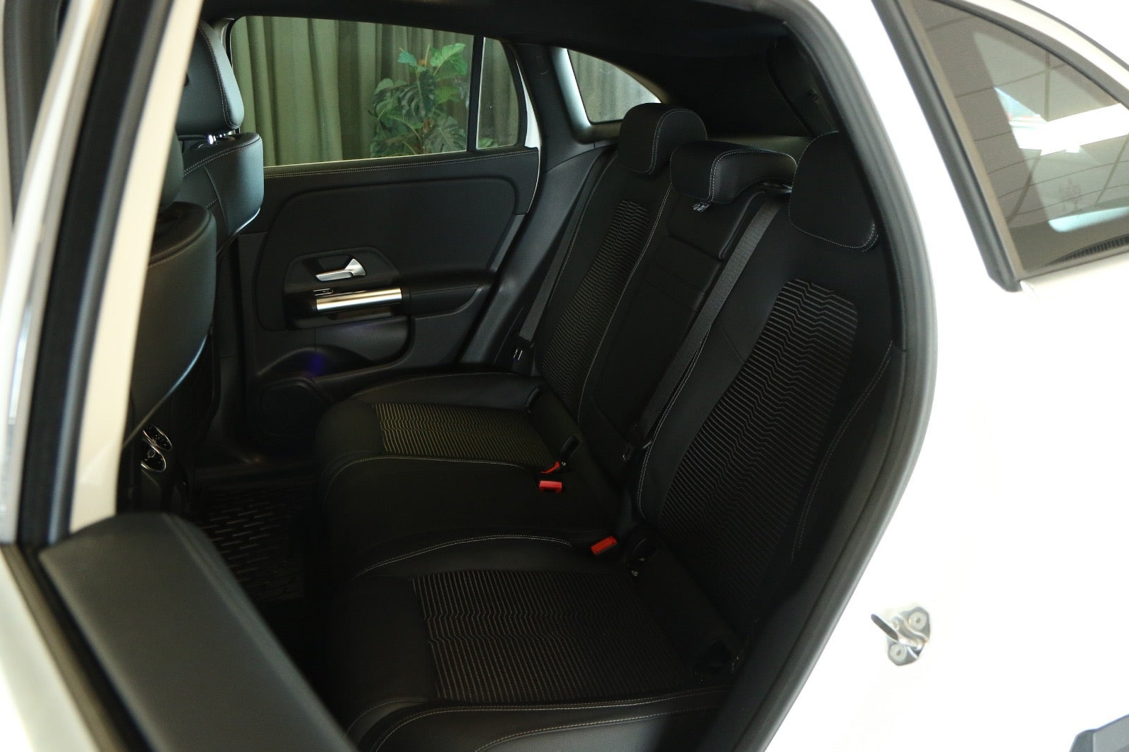 Grøn Mercedes EQA250 fra 2023