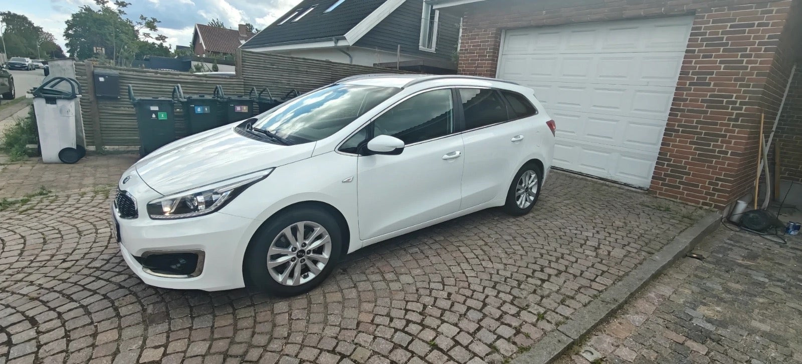 Hvid Kia Ceed fra 2016