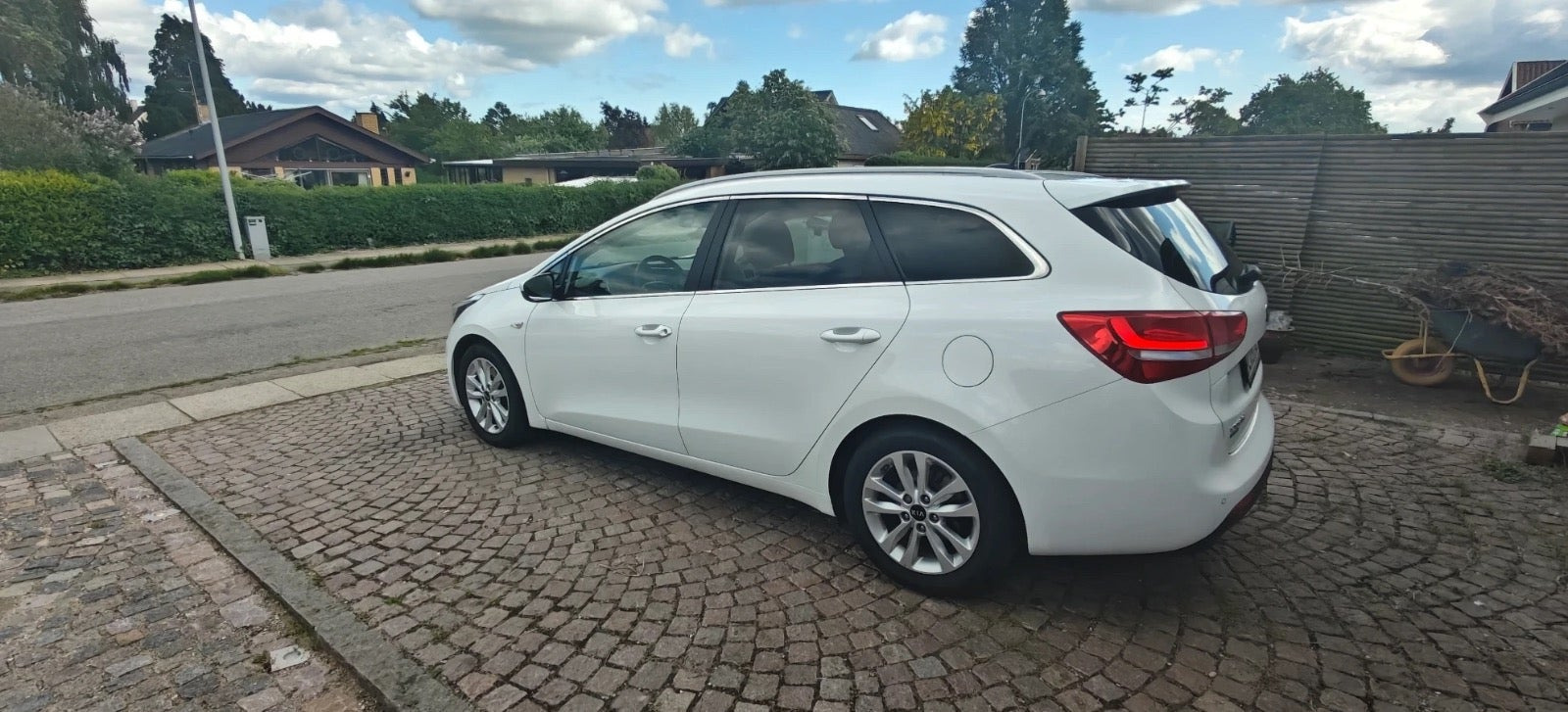 Hvid Kia Ceed fra 2016