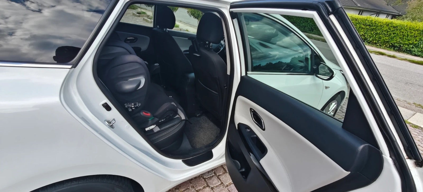 Hvid Kia Ceed fra 2016