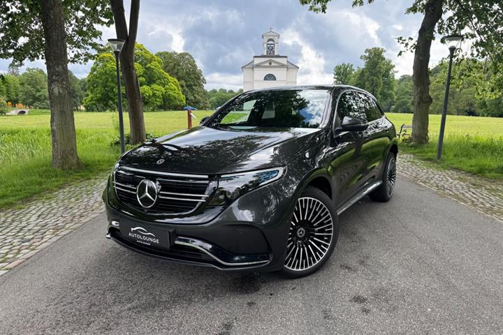 Grå Mercedes EQC400 fra 2022 set udefra