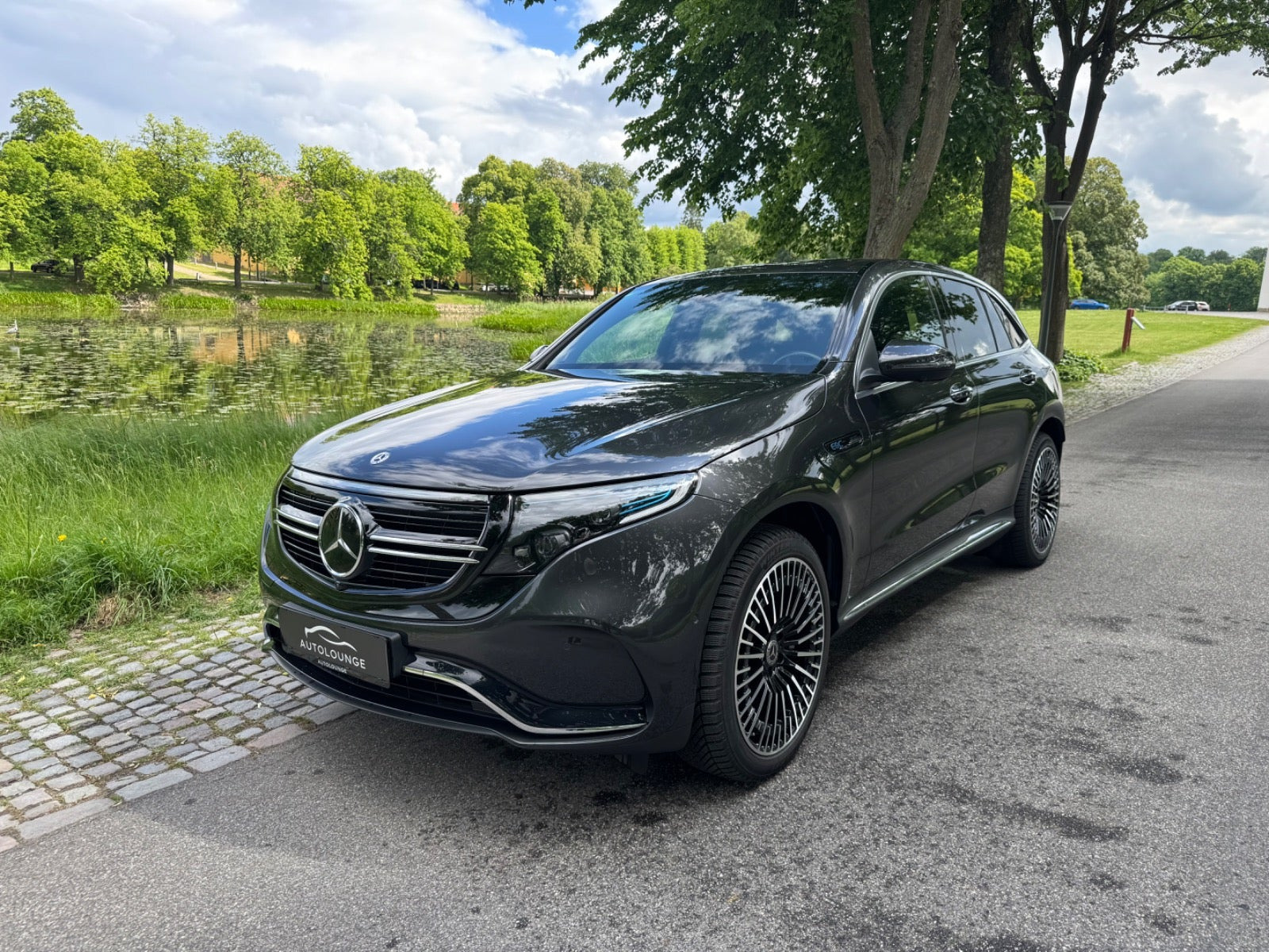 Grå Mercedes EQC400 fra 2022