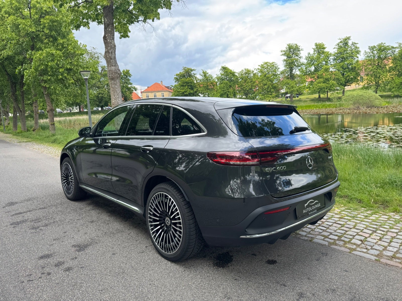 Grå Mercedes EQC400 fra 2022