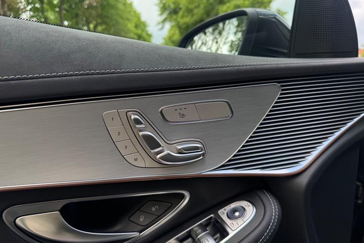 Grå Mercedes EQC400 fra 2022