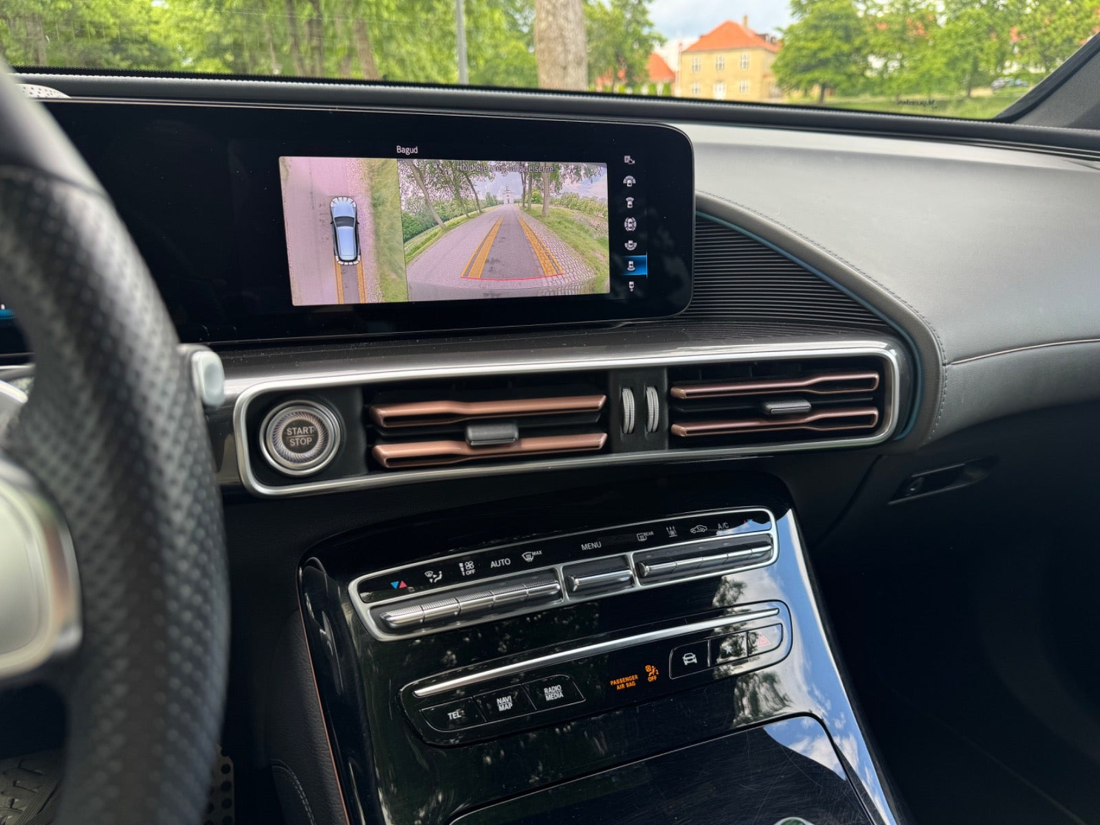 Grå Mercedes EQC400 fra 2022