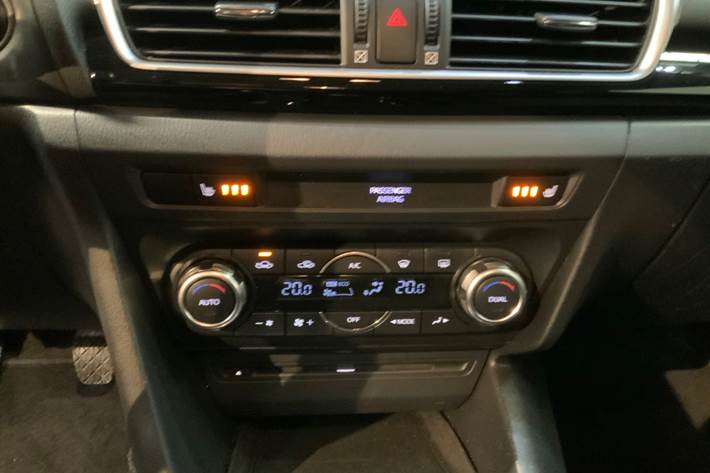 Rød Mazda 3 fra 2013