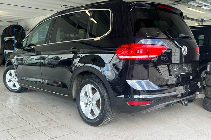Sort VW Touran fra 2019