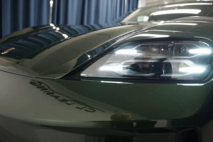 Grøn Porsche Taycan 4 fra 2024
