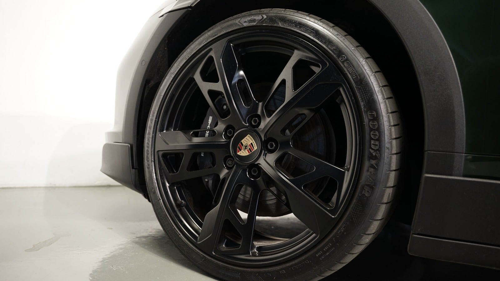 Grøn Porsche Taycan 4 fra 2024