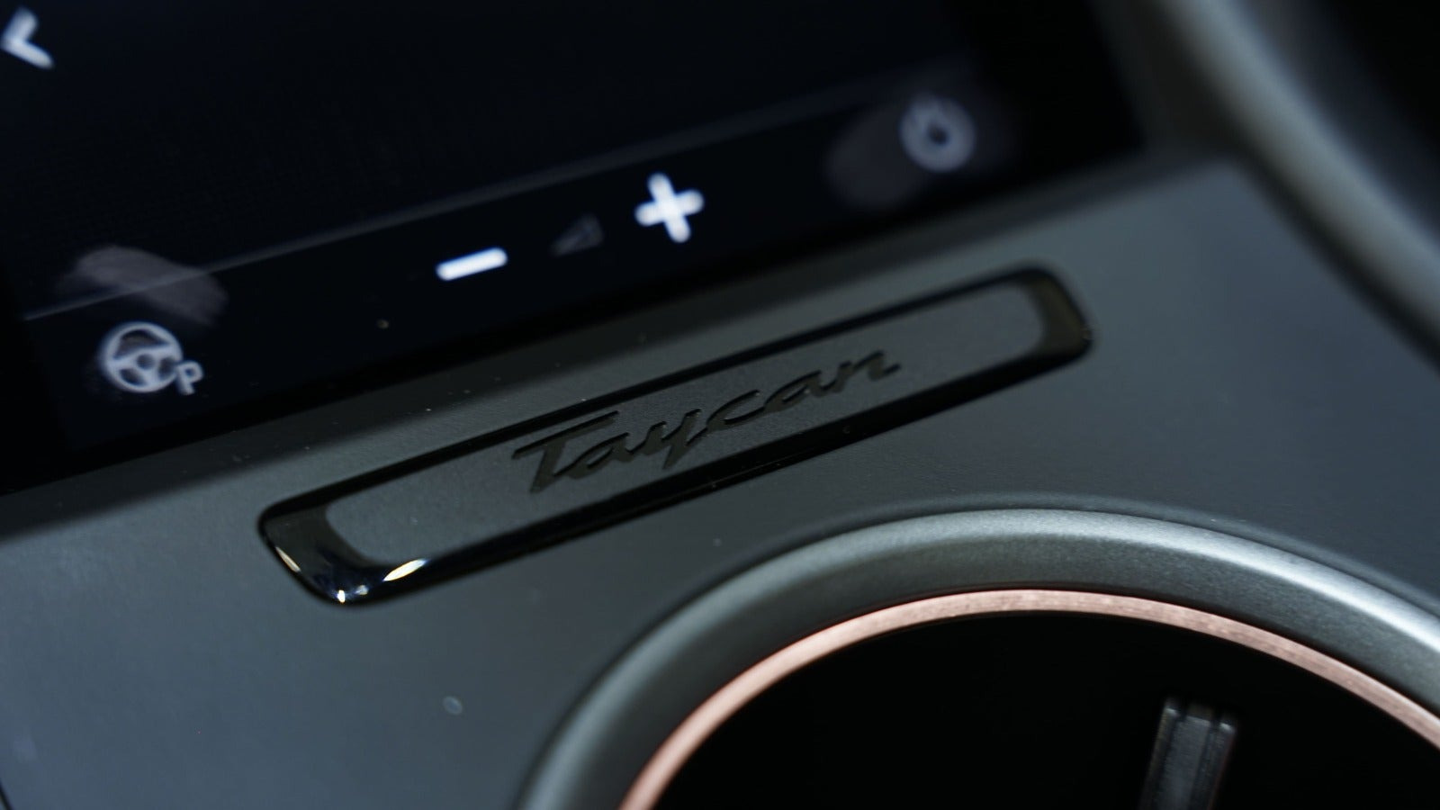 Grøn Porsche Taycan 4 fra 2024